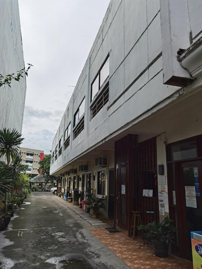 Reddoorz Near Colgante Bridge Naga City Extérieur photo