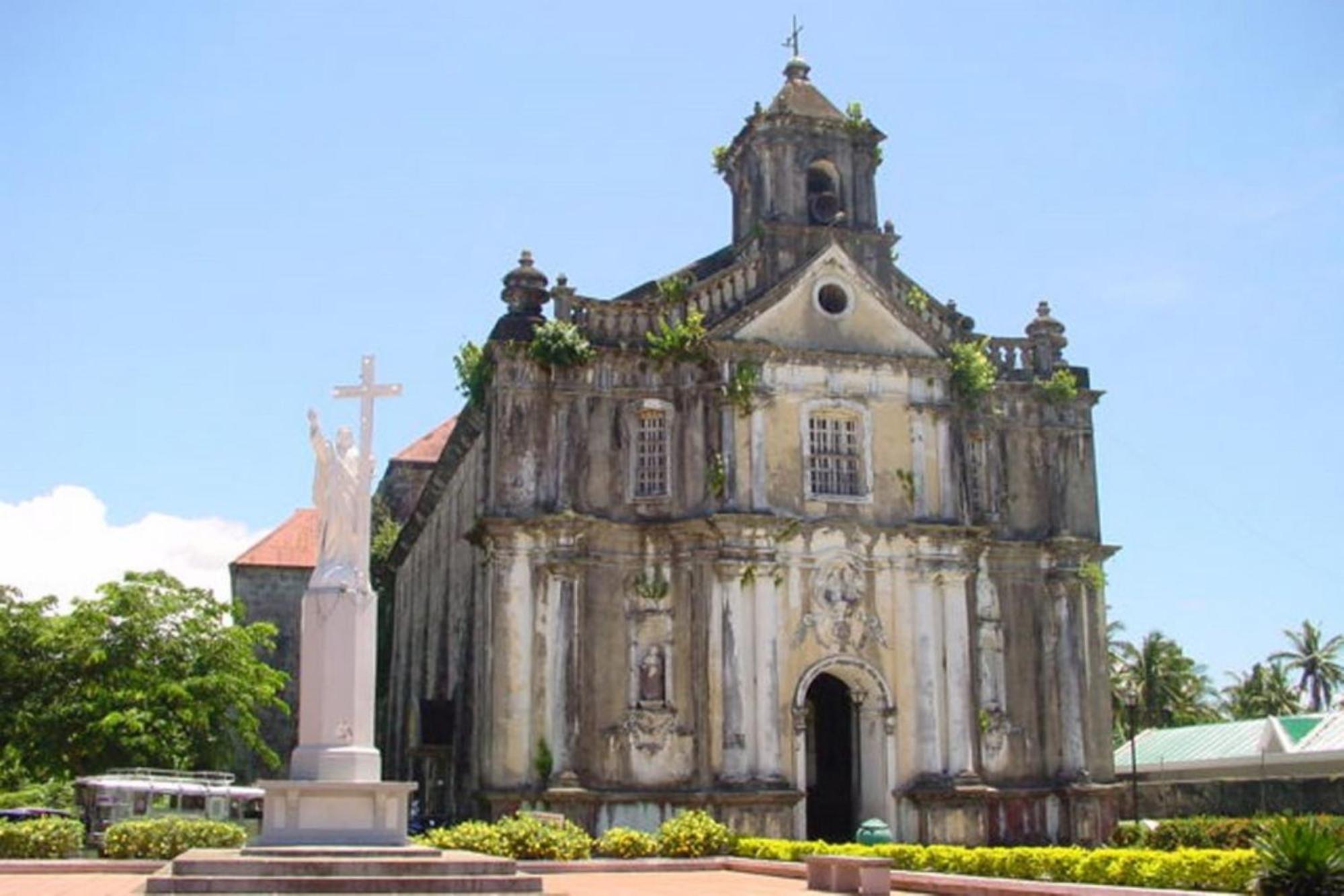 Reddoorz Near Colgante Bridge Naga City Extérieur photo